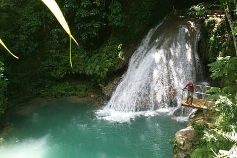 Blue Hole Waterfalls Tour fra Ocho Rios