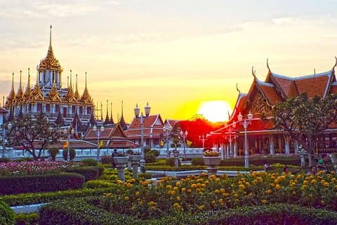 バンコクのランドマークとチャイナタウンでのディナーを含むサンセット セルフィー ツアー