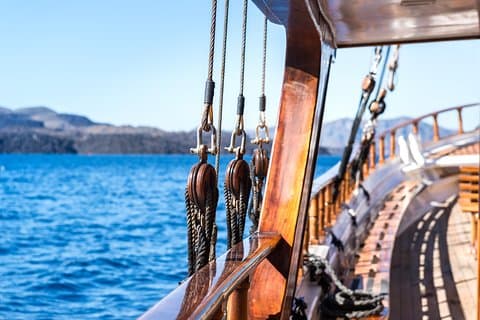 Full Day Boat Tour to Caldera Islands & Sunset in Oia by bus