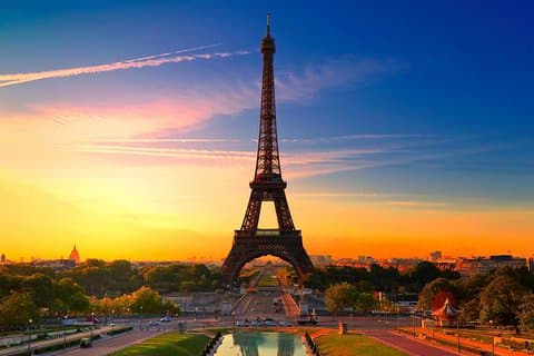 Acceso a la Torre Eiffel con cumbre opcional y crucero por el Sena