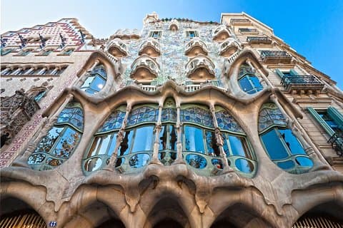 Barcelona Pass: poupe até 50% - Inclui a Sagrada Família