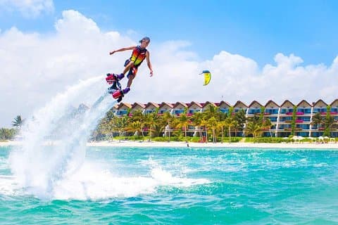 Flybræt i Cancun. Eventyr og adrenalin venter på dig