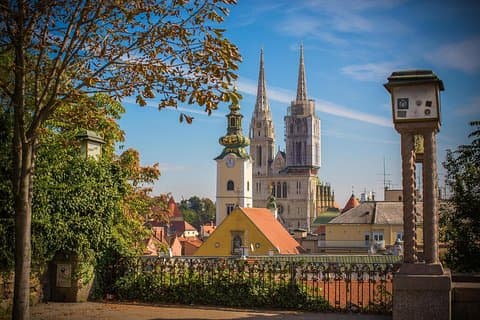 Private transfer from Zagreb to Budapest