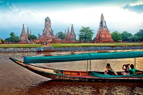 Opdag Ayutthaya ved solnedgang: Historiske templer og flodkrydstogt