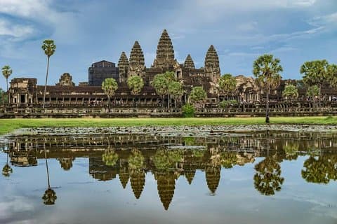 2-Day Private Angkor Wat, Floating Village & Countryside Tour