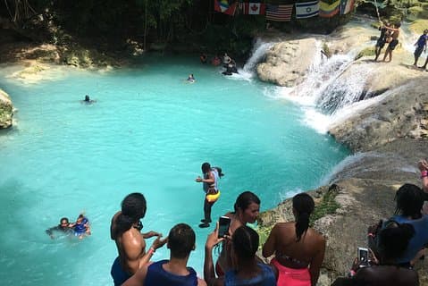 Nur Blue Hole Jamaika Transport