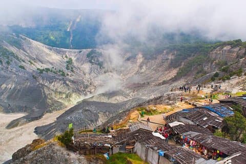 活火山、田んぼ、温泉、フルーツマーケット、茶畑ランチ付き