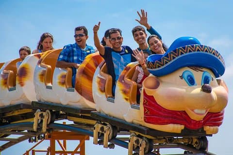 Dream World & Snow Town i Bangkok med returtransfer och lunch