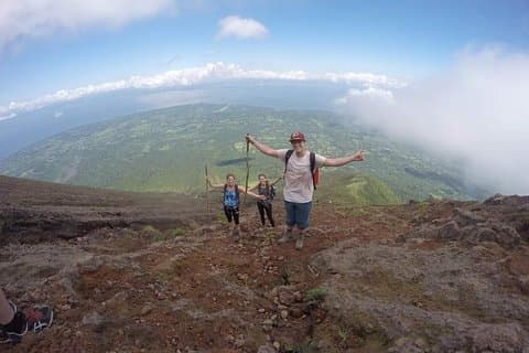 オメテペのコンセプシオン火山を登る