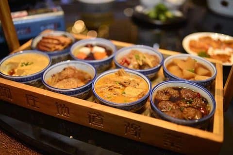 Zhengzhou Erqi-plein en avondmarkten Privétour inclusief diner