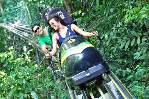 Bobslee en Dunn's River Falls Adventure Tour vanuit Runaway Bay