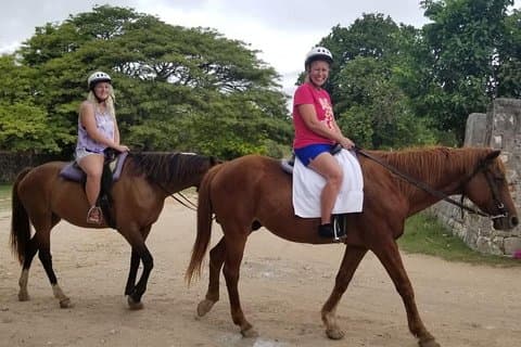 Horseback Ride and Swim Excursion di Kingston