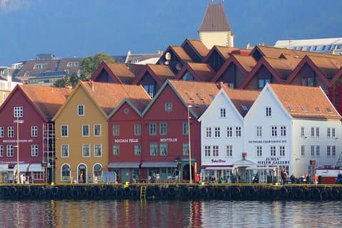 Gehen Sie mit einer Hexe im Bergen des 16. Jahrhunderts spazieren: Eine selbstgeführte fiktive Tour