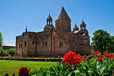 Privat tur till Echmiadzin, Sardarapat, Zvartnots