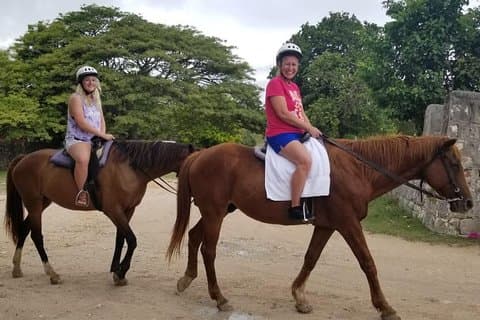 Braco Stables Horseback Ride e Swim Adventure di Montego Bay