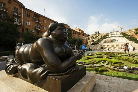 Observando o city tour em Yerevan