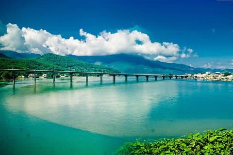 Trasferimento da Hoi An a Hue city con un'auto privata