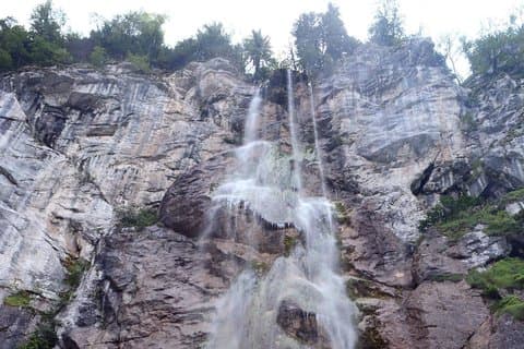 Skakavac Waterfall Light Hiking Adventure - Tour de un día