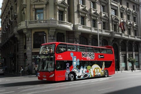Madrid stadsrundtur – hoppa på hoppa av buss