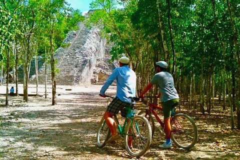 Ruines de Coba, réserve naturelle de Punta Laguna, Cenote et famille maya