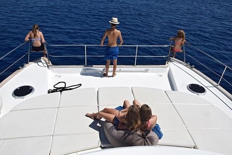 Tour matutino en catamarán - Santorini