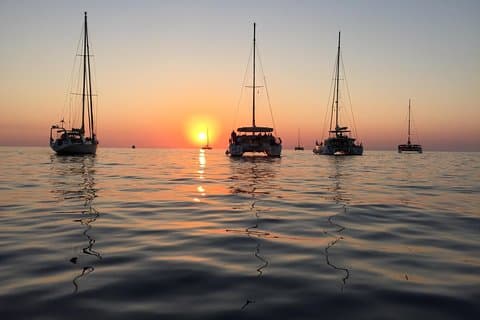 Gedeelde Diamond Sunset Trip van Santorini via Hot Springs & White Beach