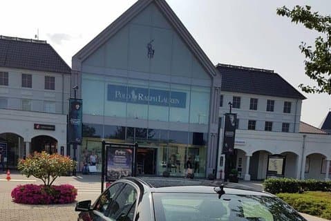 Designer Outlet Roermond Private Tour: Shoppen bis zum Umfallen!