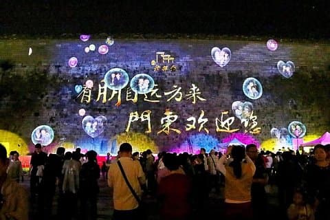 Tour notturno privato di Nanjing: area del tempio confuciano, mura della città di Ming, Laomendong