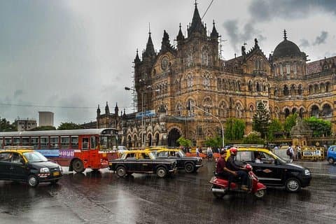 Ervaar de moesson in Mumbai in een privévoertuig