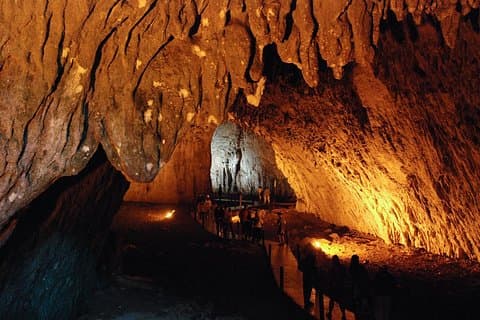 Visite de la grotte de Bijambare