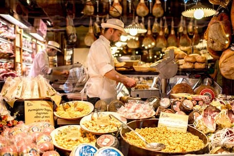 Tour gastronómico privado de Bolonia con un entusiasta local: las delicias más sabrosas de Bolonia