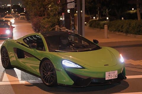 東京スーパーカーの運転と食事の経験