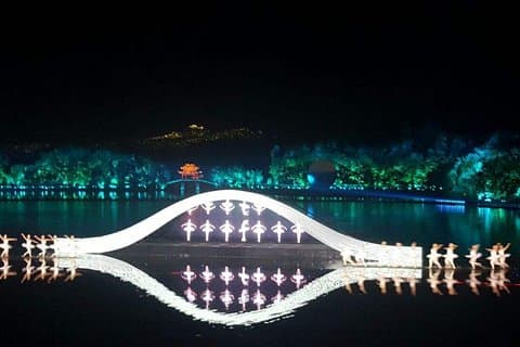 Impressão VIP do West Lake Show com Serviço Privado de Transferência Hassel-Free