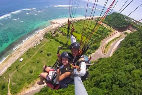 Vuelo en parapente en Bali en tándem