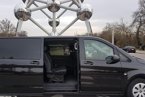 Luxe minibus van de luchthaven van Charleroi naar de stad Brugge