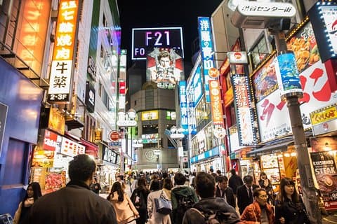 Kulinarisk spasertur i Shibuya om kvelden