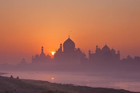 Half day tour of tajmahal inluding transport, lunch and entrances