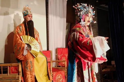 Tour Privado : Shichahai, Nanluoguxiang y la Ópera y Cena de Pekín