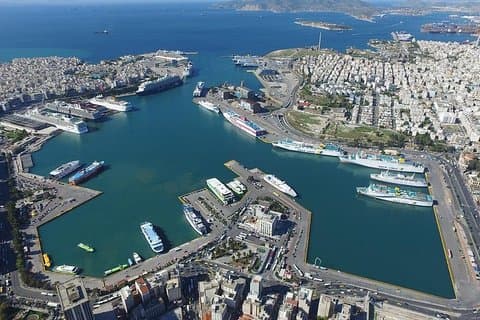 Terminal de cruzeiros do porto de Pireu para Atenas