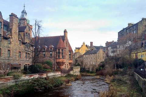 Edinburgh Custom Private Tour with a Local, see the city unscripted