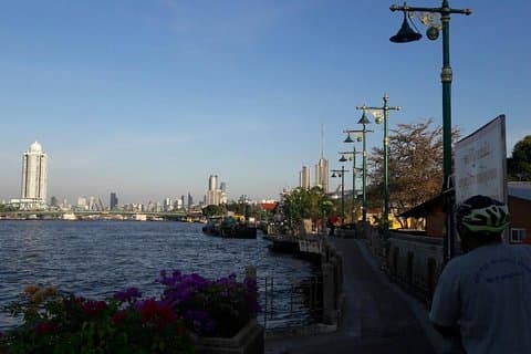 NR-03 Wong Wain Lek cycling along the various historical and ChaoPhraya river