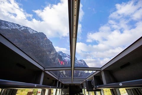 Von Queenstown : Milford Sound Cruise & Glass-Roof Coach Tour