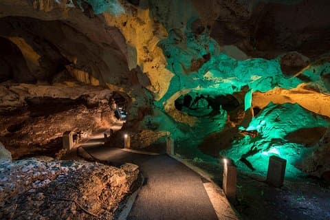 Tour privado de las grutas de la gruta verde