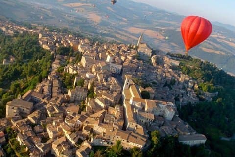 Gita di un giorno: tour privato di Todi e Montefalco + pranzo + tour del vino con degustazione