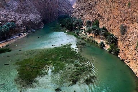 Muscat: Private Full-Day Tour to Wadi Shab with Lunch