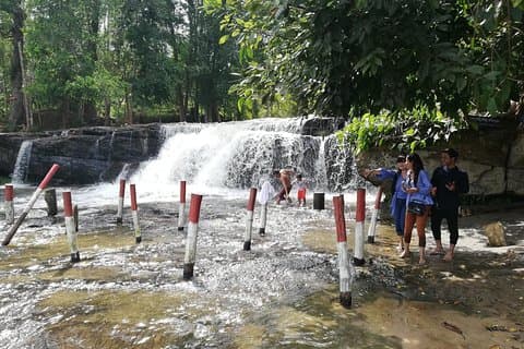 Bantey Srei TempleとPhnom Kulen Paradise Waterfallへのガイド付きツアー