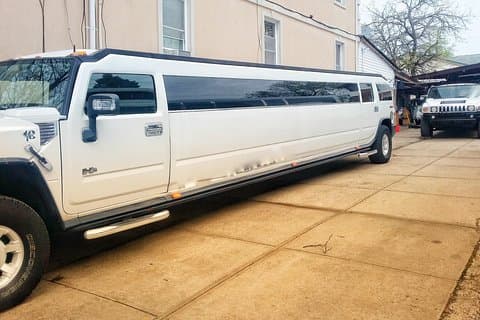 Woodbury Commons Shopping dans la limousine blanche H2 Hummer