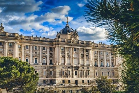 Tour privado a pie por Madrid con entradas al Palacio Real