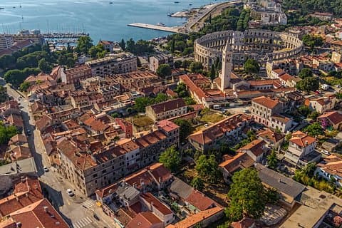 Privétransfer van Split naar Pula met 2 uur sightseeing