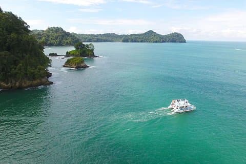 Crucero en catamarán desde Manuel Antonio con snorkel